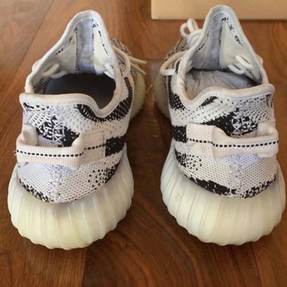 Yeezy Boost 350 V2 Zebra - Picture 3 of 6